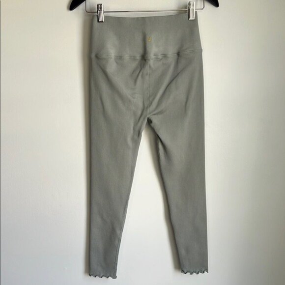 Spiritual Gangster Love Sculpt Seamless 7/8 Ruffle Legging - M/L - Picture 4 of 12